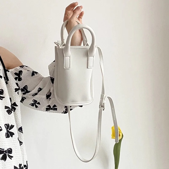 White Purse - Picture 2 of 6